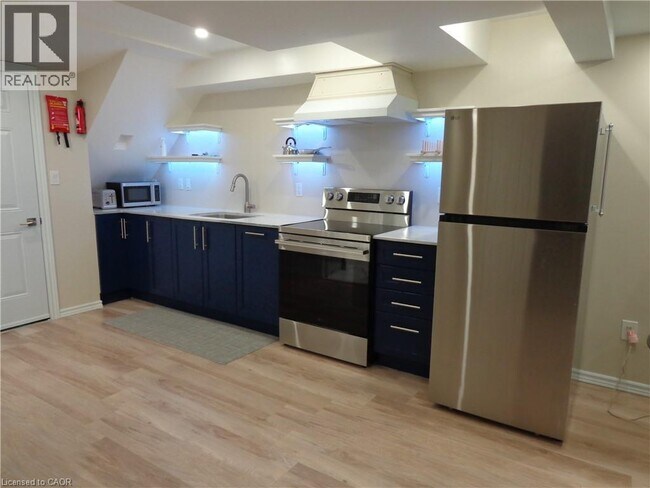 76 Lynch Cir in Guelph, ON - Building Photo - Building Photo