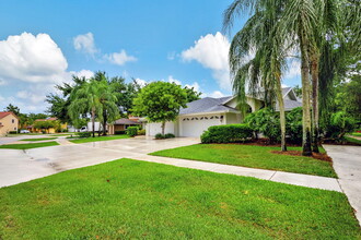 13810 Yarmouth Dr in Wellington, FL - Building Photo - Building Photo