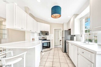 4986 Ventura Ct in Naples, FL - Foto de edificio - Building Photo