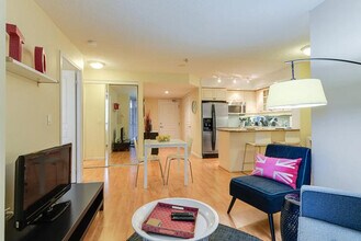 203 Adelaide St W in Toronto, ON - Building Photo - Building Photo