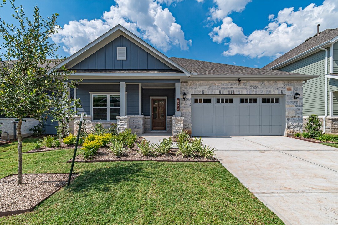 8322 Red Shiner Wy in Fulshear, TX - Foto de edificio