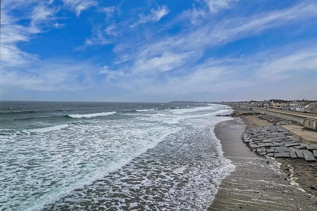 933 Ocean Blvd in Hampton, NH - Foto de edificio - Building Photo