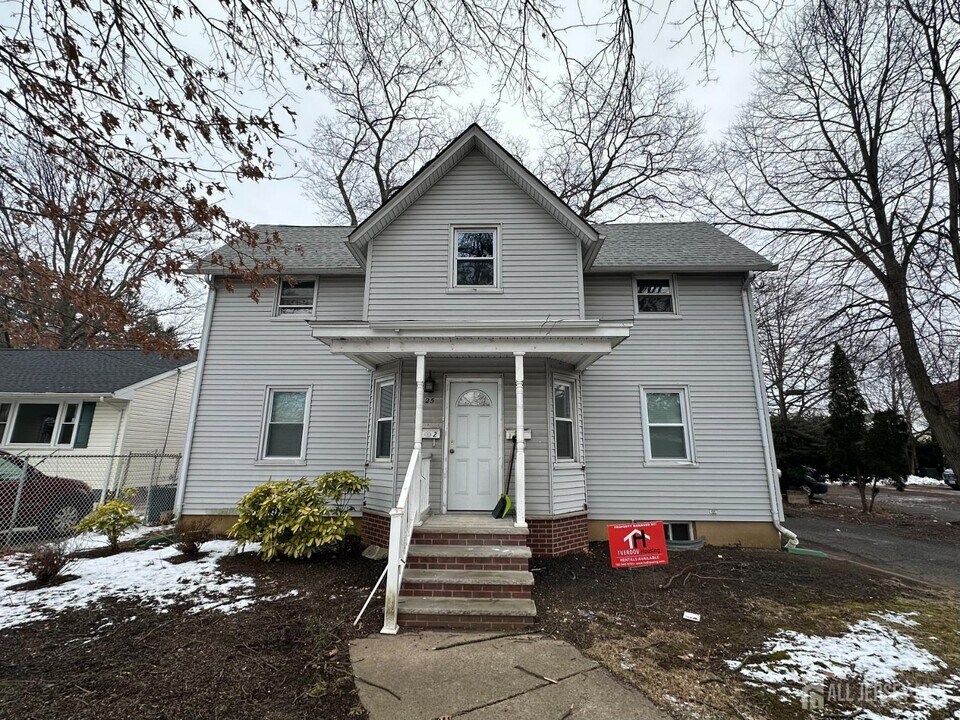 25 Garden St in Edison, NJ - Building Photo