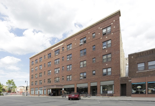 Graver Inn Apartments in Fargo, ND - Foto de edificio - Building Photo