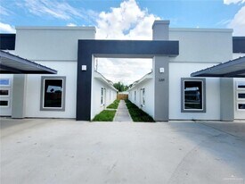 17 South Dr in Pharr, TX - Building Photo