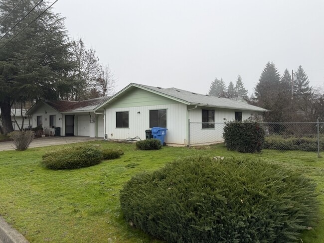 property at 1685 Cloverlawn Dr