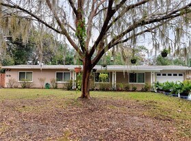 2305 NW 48th Terrace in Gainesville, FL - Building Photo