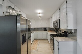 702 Gray St S in Gulfport, FL - Building Photo - Building Photo