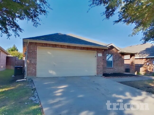 439 Eisenhower Ln in Lavon, TX - Foto de edificio - Building Photo