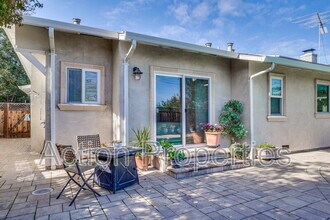 2185 Chuleta Ct in Los Altos, CA - Building Photo - Building Photo