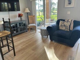 8292 Mulligan Cir, Unit A in Port St. Lucie, FL - Building Photo