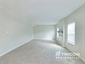 371 Wakefield Ct in Greenwood, IN - Building Photo - Building Photo