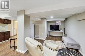 41 Carrick Ave in Hamilton, ON - Building Photo - Building Photo
