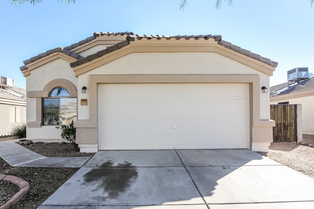 12529 W Santa Fe Ln in El Mirage, AZ - Building Photo