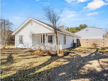 720 Phillips St in Sulphur, LA - Building Photo