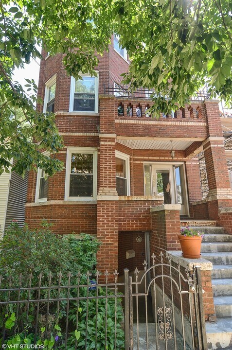 2435 N Washtenaw Ave in Chicago, IL - Building Photo