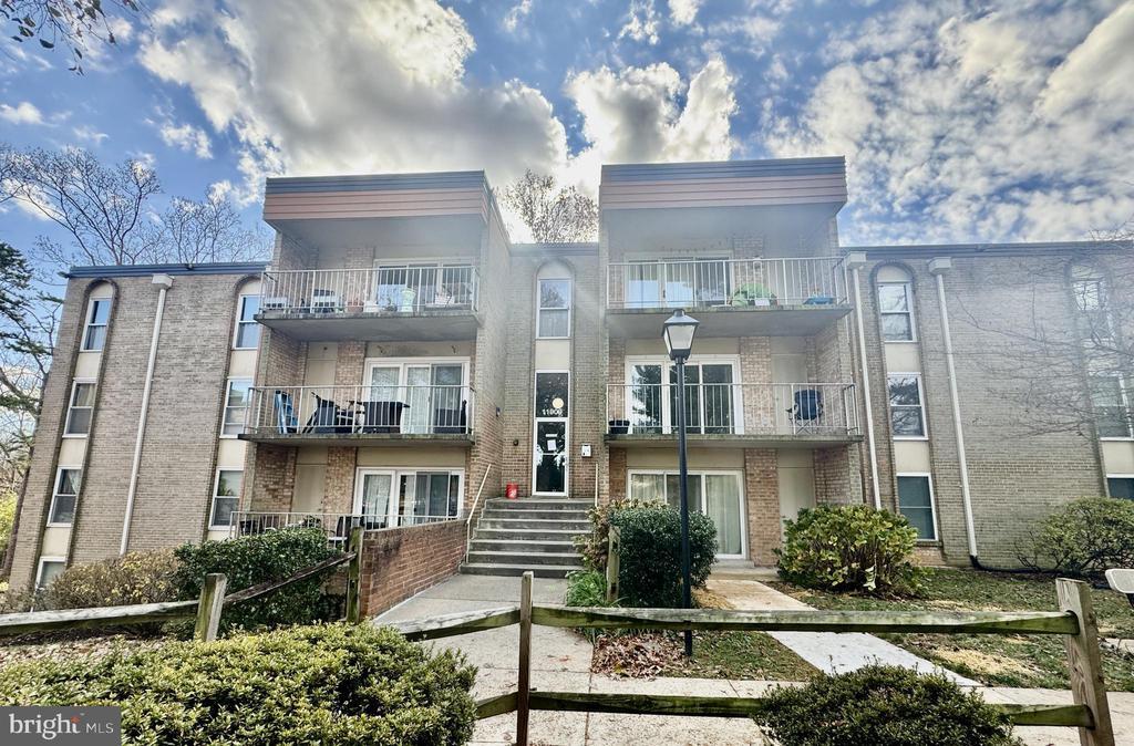 11909 Parklawn Dr in Rockville, MD - Building Photo