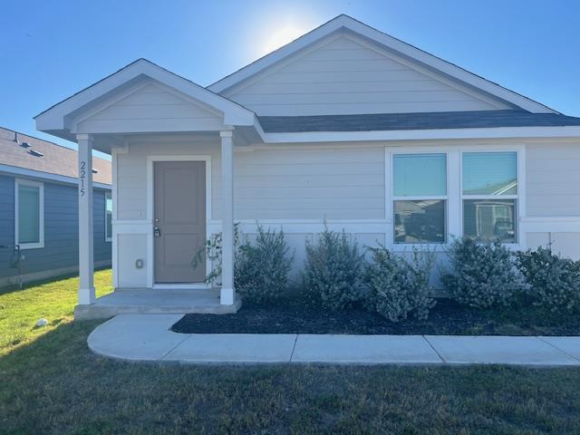 2215 Cyclone Dr in Lockhart, TX - Building Photo - Building Photo