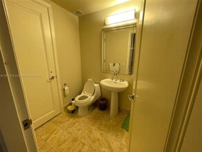 1435 Brickell Ave, Unit 3112 in Miami, FL - Building Photo - Building Photo