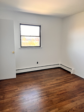 95 W Lake Dr in Lindenhurst, NY - Building Photo - Building Photo