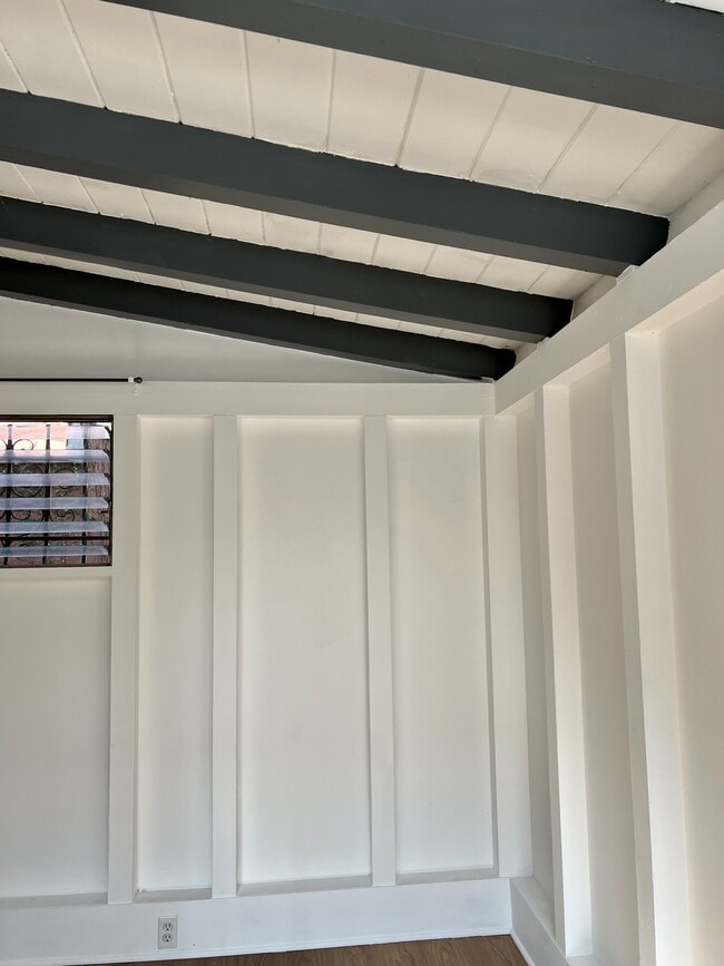 6089 1/4 Cashio St, Unit Duplex 1 quarter in Los Angeles, CA - Building Photo - Building Photo