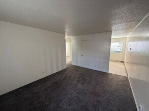 550 SW Levens St in Dallas, OR - Building Photo - Building Photo