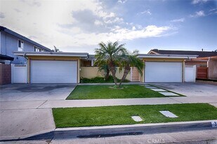 3932 S Finisterre Dr in Huntington Beach, CA - Building Photo