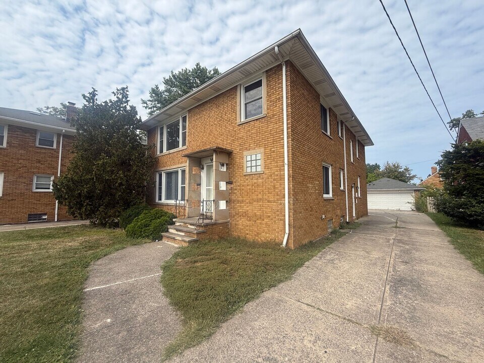 26631 Lakeshore Blvd in Euclid, OH - Building Photo