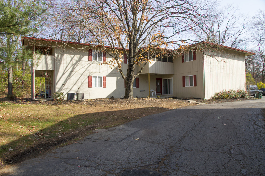 Fenway Pines Apartments in Columbus, OH - Building Photo