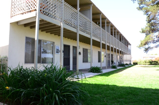 Mountain Shadow Apartments in Newbury Park, CA - Building Photo - Building Photo