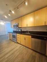 7501 E Treasure Dr in North Bay Village, FL - Building Photo - Building Photo