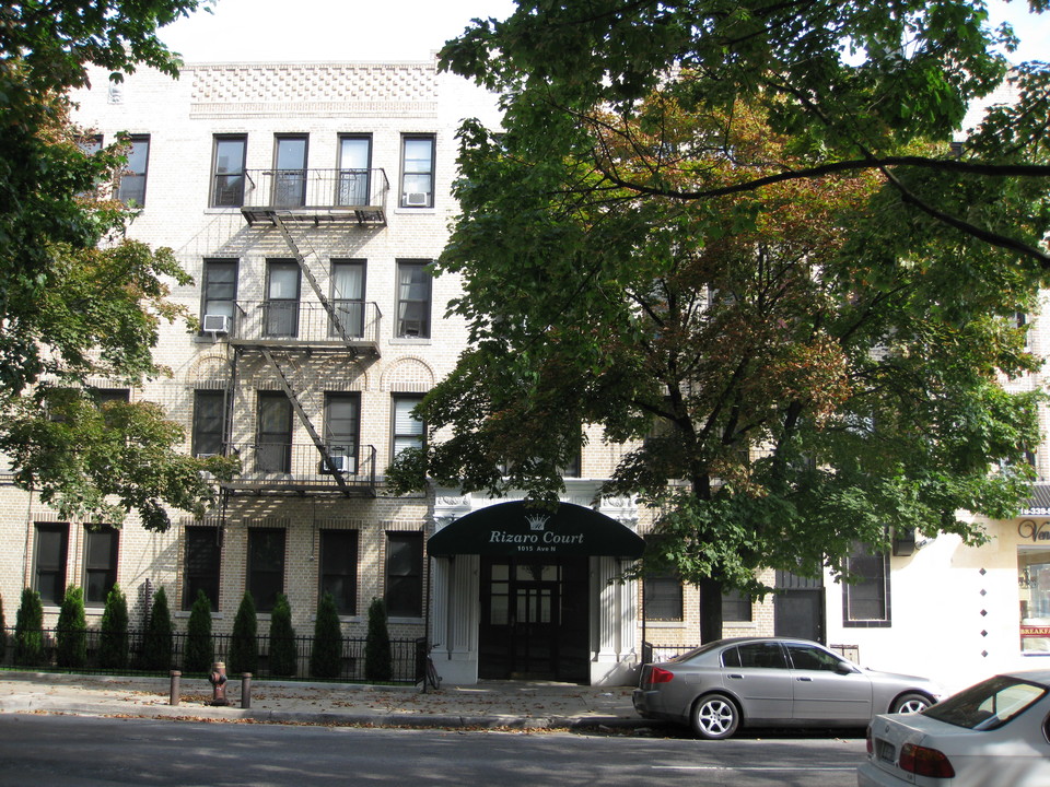 Rizaro Court in Brooklyn, NY - Building Photo