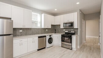 1007 N California Ave, Unit 3R in Chicago, IL - Building Photo