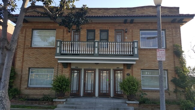 640 W 8th St