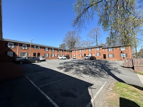 Fountain Hill Apartments in Charlotte, NC - Building Photo - Building Photo