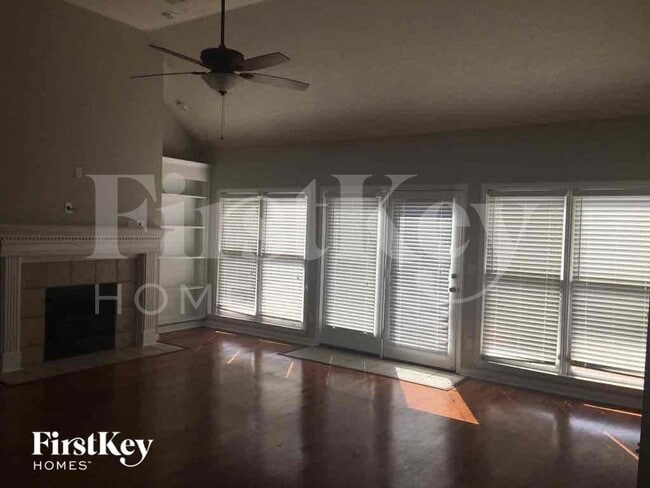 1071 Mossy Knoll Dr in Cordova, TN - Foto de edificio - Building Photo