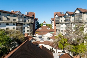 Unisen Senior Living in Tampa, FL - Building Photo - Building Photo