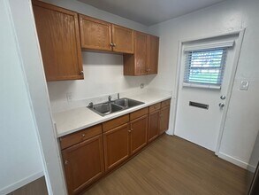 3126 Nimitz Blvd in San Diego, CA - Building Photo - Building Photo