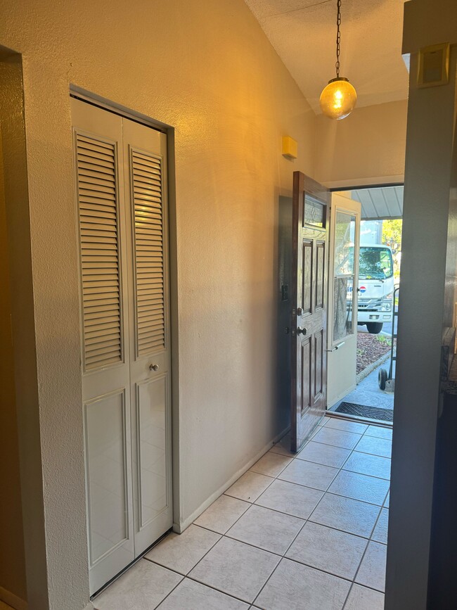 566 Capistrano Ct, Unit 566 Capistrano Ct in Largo, FL - Building Photo - Building Photo