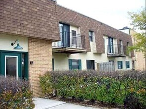 12765 W Hampton Ave, Unit #115 in Butler, WI - Building Photo - Building Photo