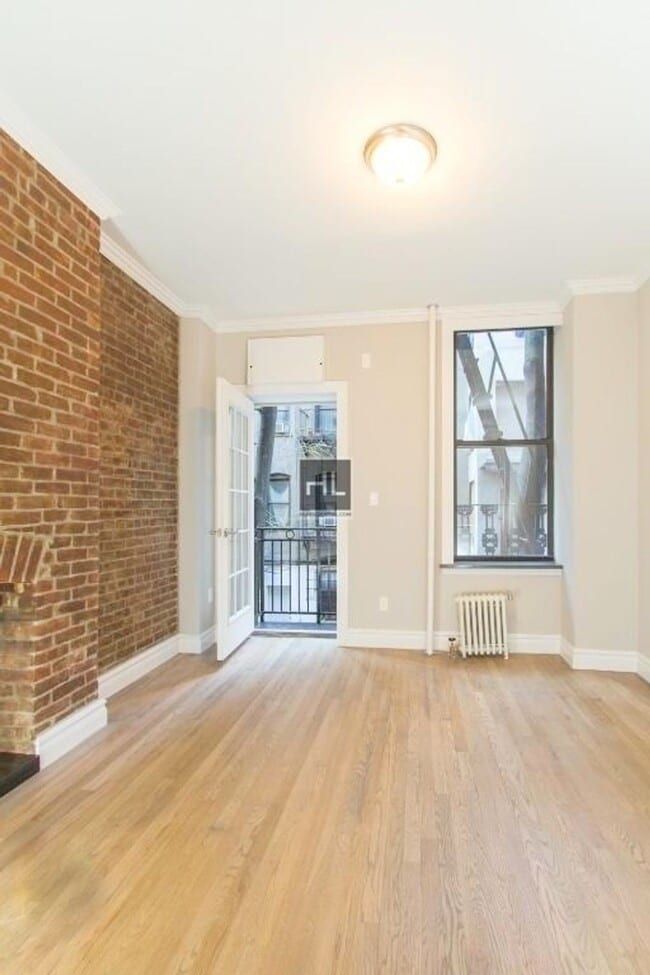 East 7th Street, Unit 4 in New York, NY - Building Photo - Building Photo