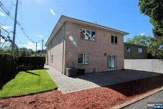 499 Morse Ave in Ridgefield, NJ - Building Photo - Building Photo