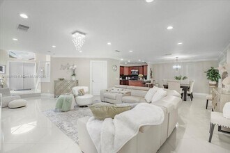 1820 Vista Way in Margate, FL - Building Photo - Building Photo