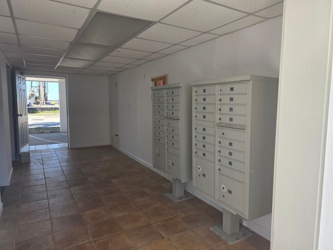 2590 First St, Unit 213 in Ft. Myers, FL - Building Photo - Building Photo