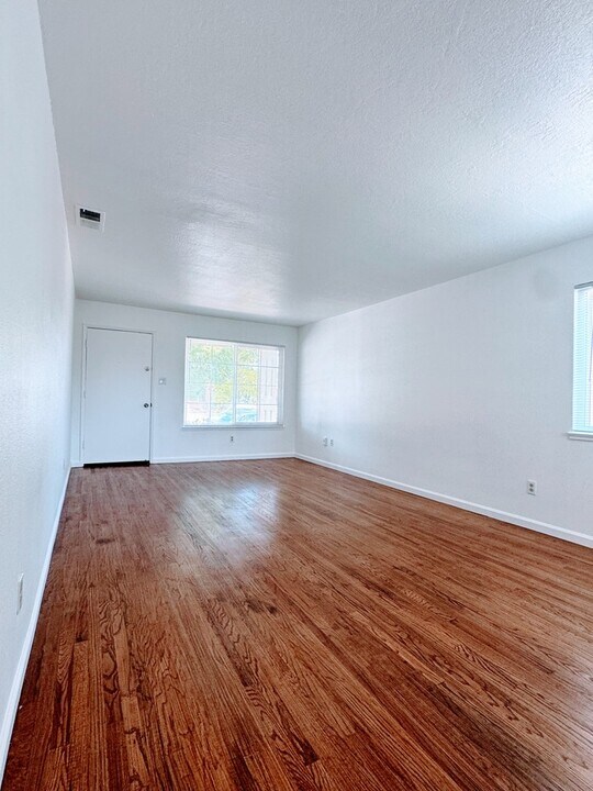 10097 Nebula Way in Sacramento, CA - Building Photo