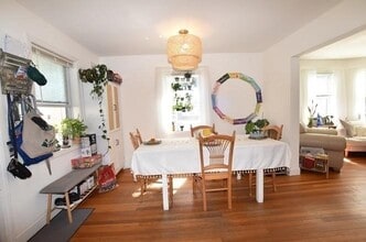 87 Floral St in Newton, MA - Foto de edificio - Building Photo