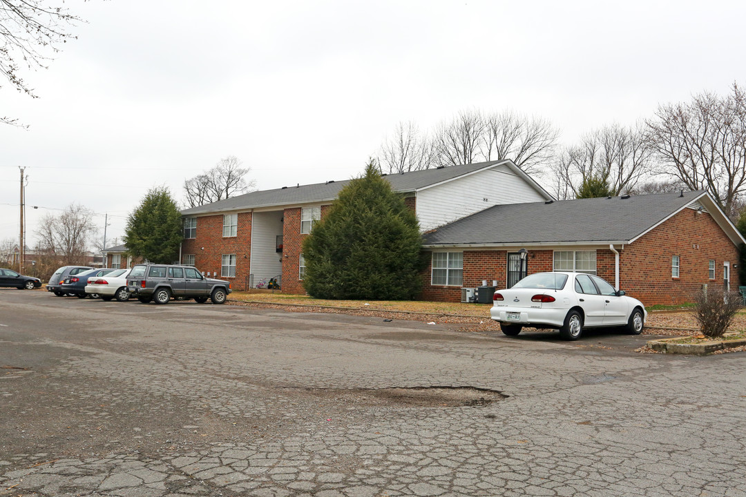 Town & Country Apartments in Murfreesboro, TN - Building Photo