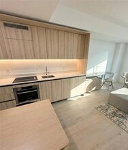 225 N Miami Ave in Miami, FL - Building Photo - Building Photo