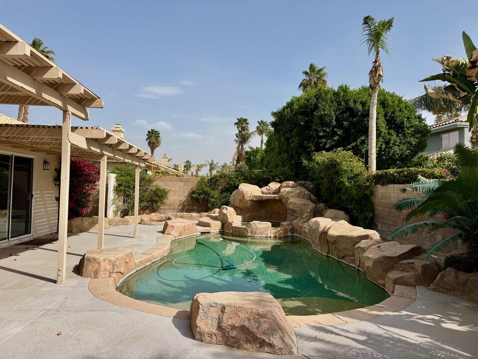 74505 Coral Bell Cir in Palm Desert, CA - Building Photo