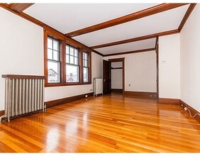 92 Poplar St-Unit -2 in Watertown, MA - Building Photo - Building Photo